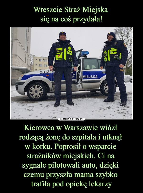 Kierowca w Warszawie wiózł rodzącą żonę do szpitala i utknął w korku. Poprosił o wsparcie strażników miejskich. Ci na sygnale pilotowali auto, dzięki czemu przyszła mama szybko trafiła pod opiekę lekarzy –  