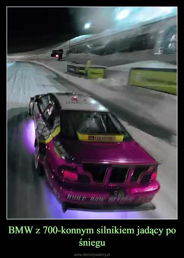 BMW z 700-konnym silnikiem jadący po śniegu –  